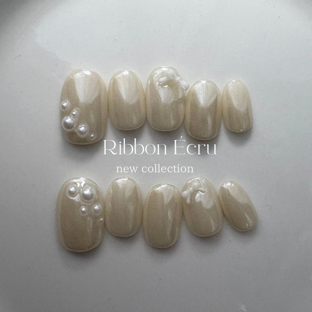 リボンエクリュ（Ribbon Écru）のネイルチップ